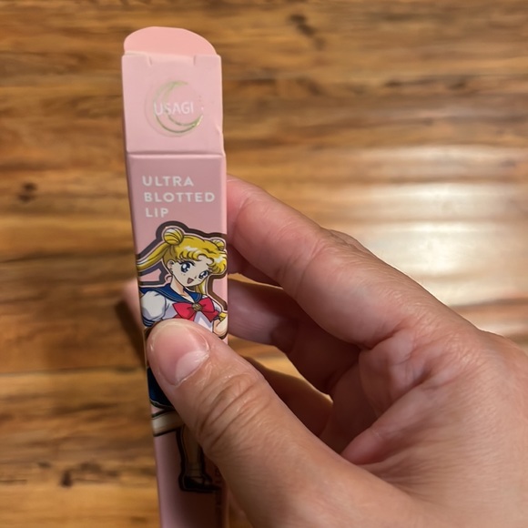 Sailor Moon x Colourpop - Picture 3 of 10